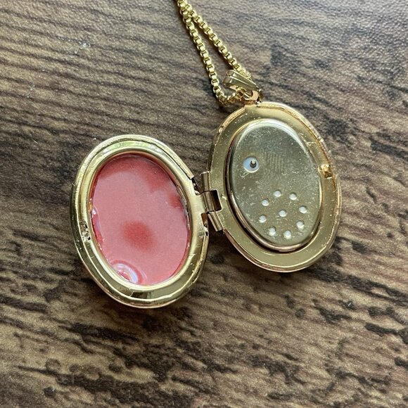 Vintage Avon Locket Necklace Gold Tone Victorian Revival Perfume Fragance Holder - Picture 11 of 12